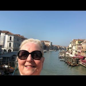 Meet your Posher, Carol